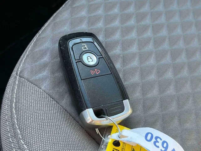 Certified Used 2020 Oxford White Ford SE image 39