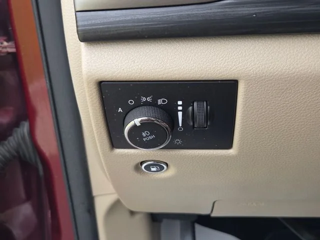 Used 2019 Red Jeep Laredo E image 24