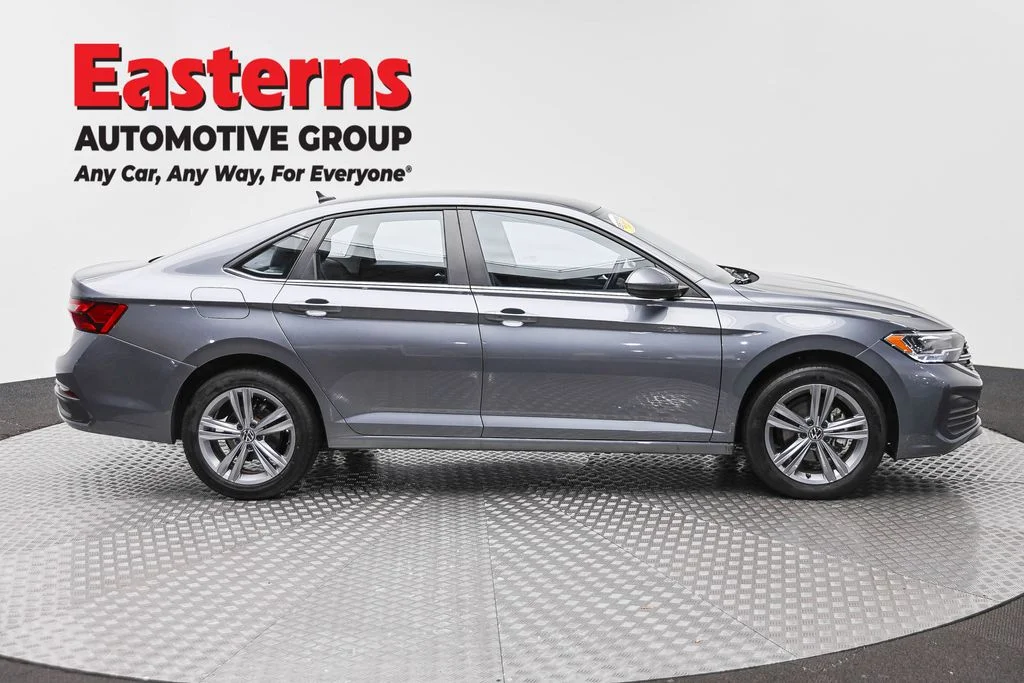 Used 2024 Silver Volkswagen 1.5T SE image 4