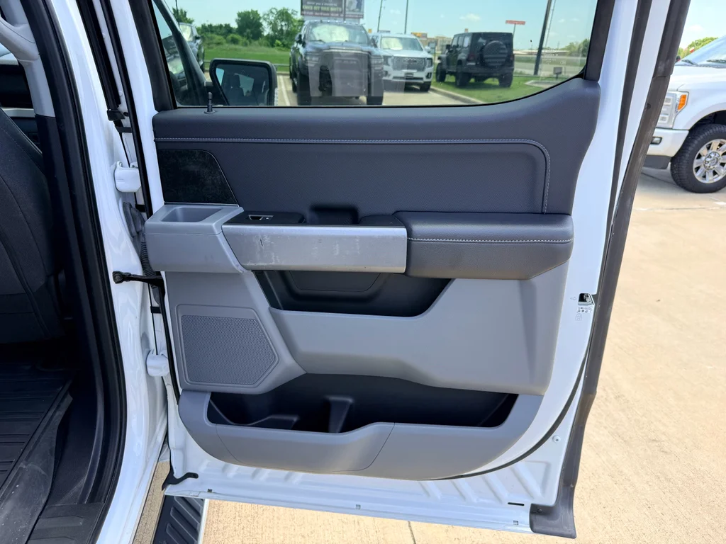 Used 2022 Oxford White Ford XLT image 25