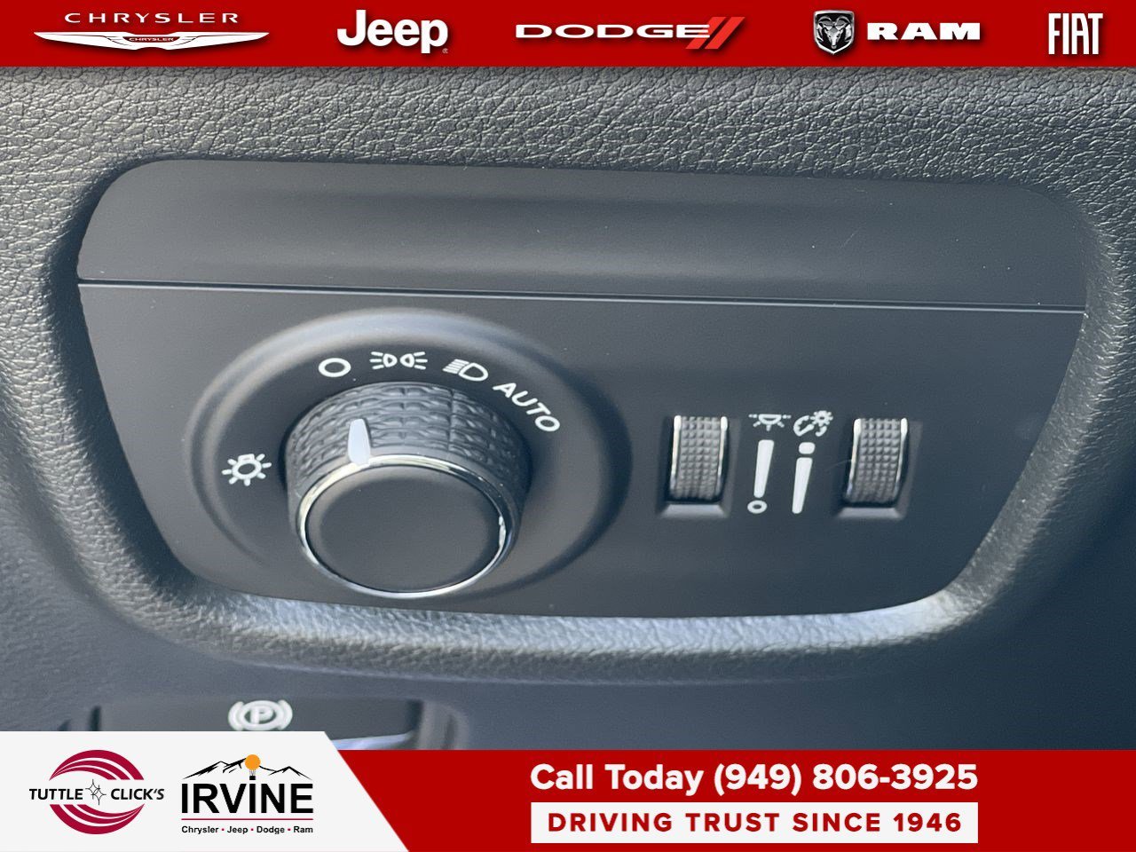 New 2026 Bright White Clear-Coat Exterior Paint Jeep Laredo Altitude image 23