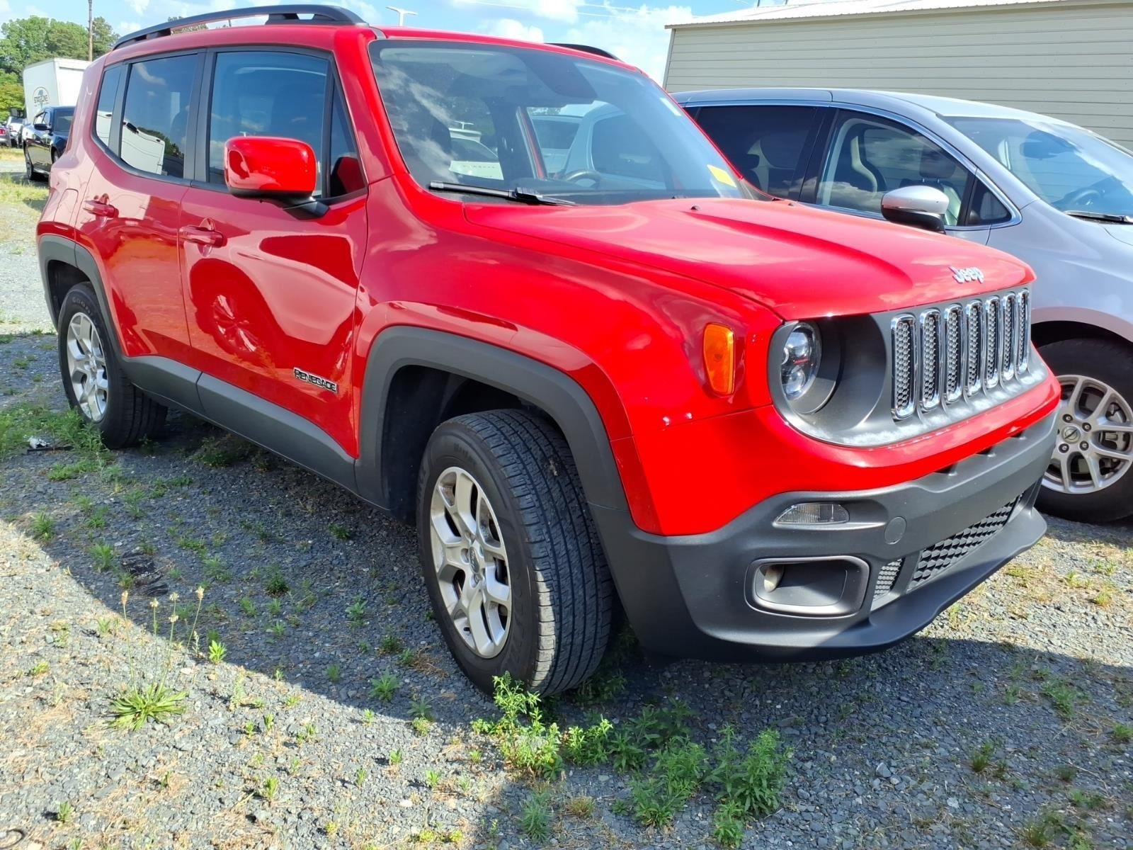 Used 2017 Colorado Red Jeep Latitude image 4