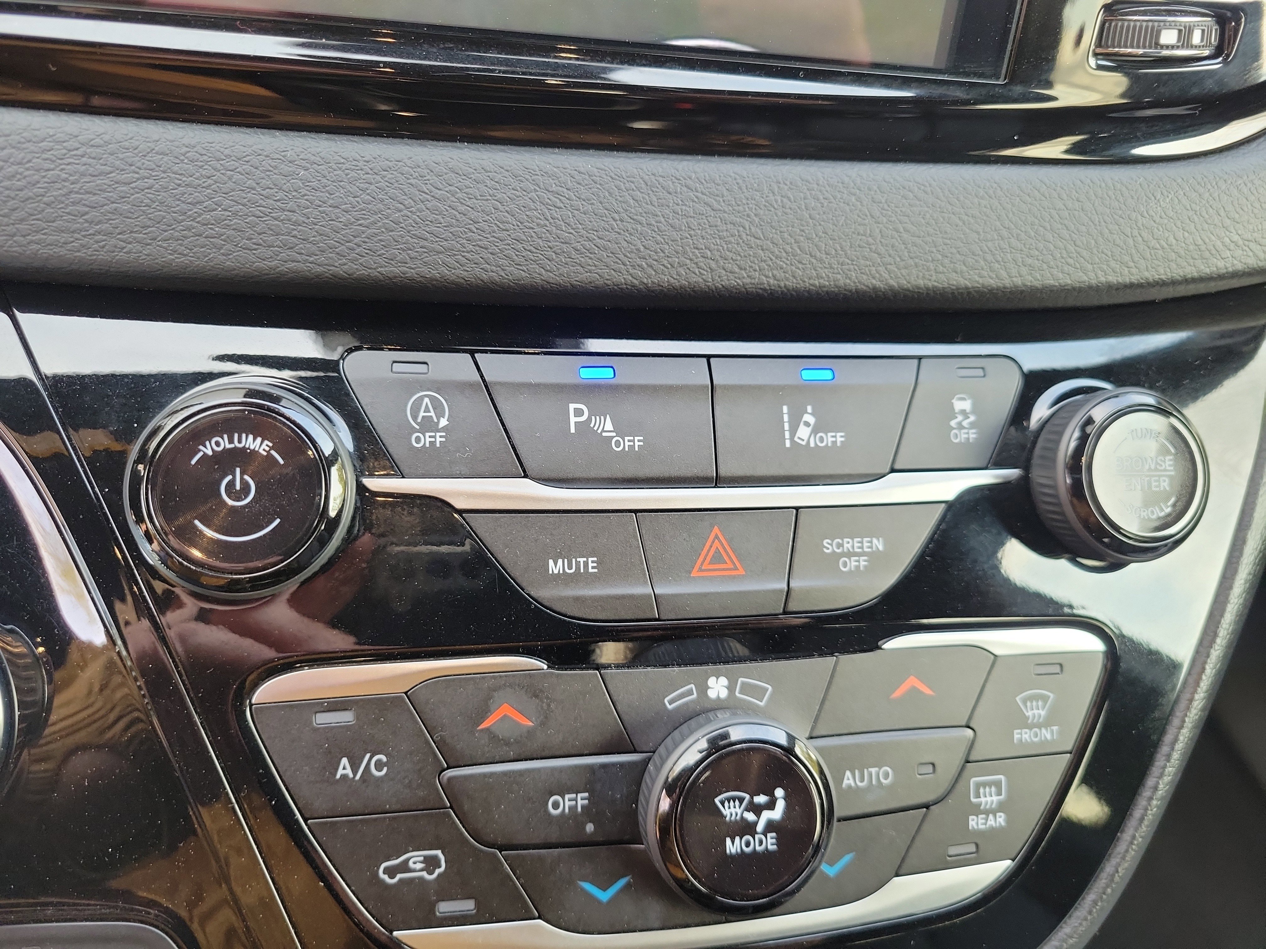 Used 2025 Diamond Black Crystal Pearlcoat Chrysler Select image 22