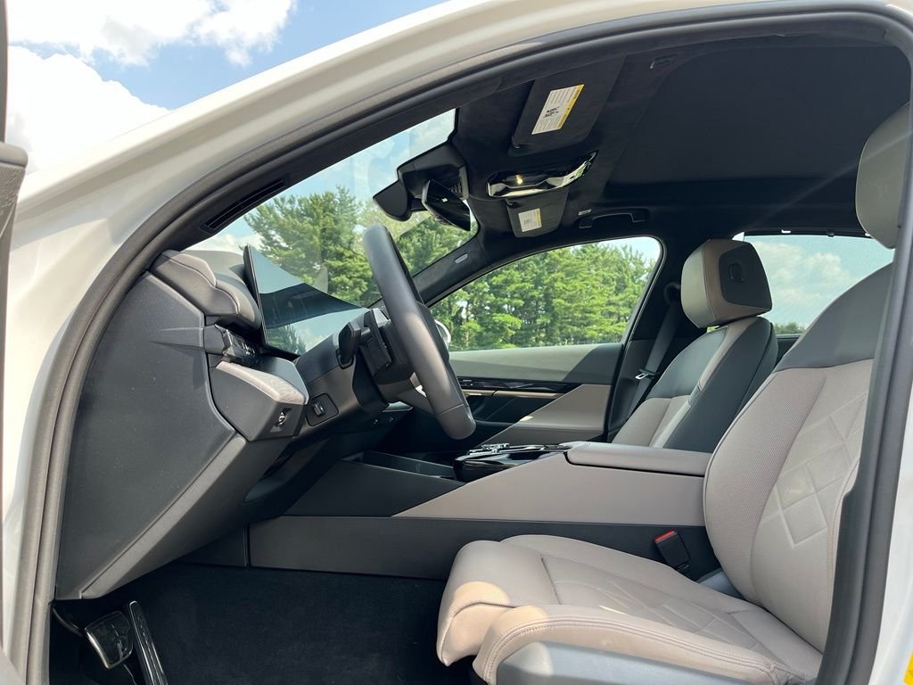 Used 2026 Mineral White Metallic BMW 550e xDrive image 16