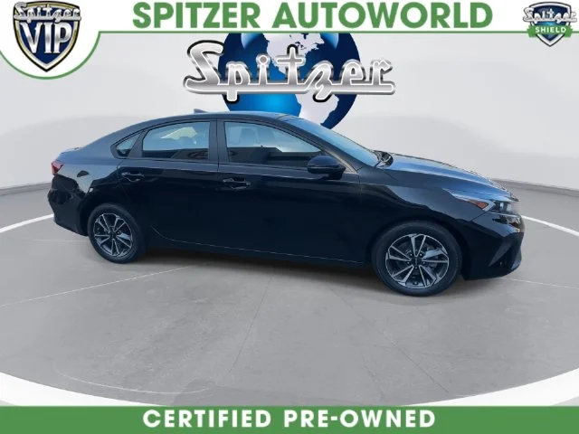Used 2023 Black Kia LXS image 17