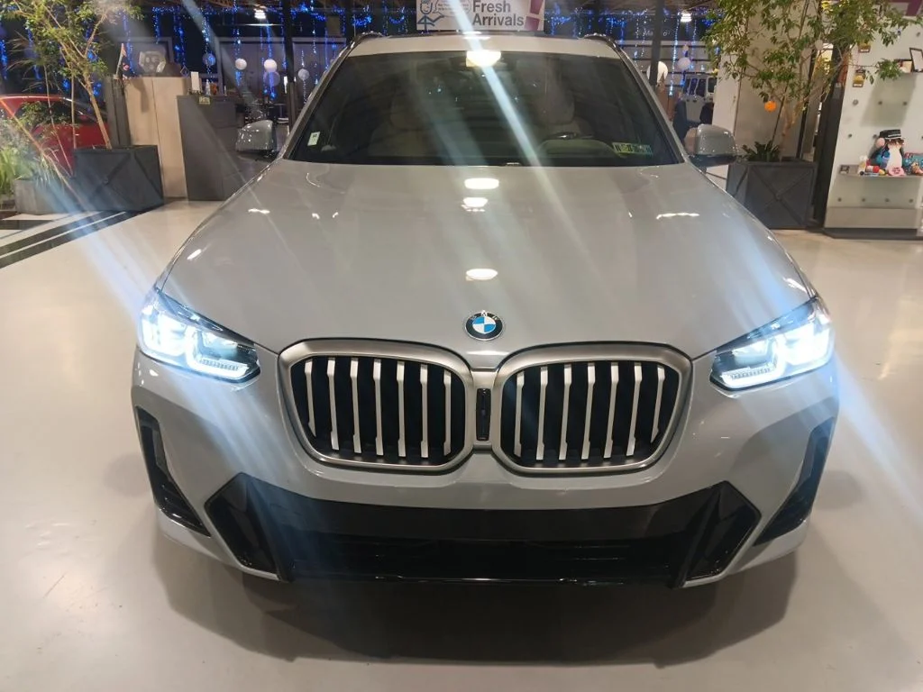 Used 2024 Gray BMW xDrive30i image 9