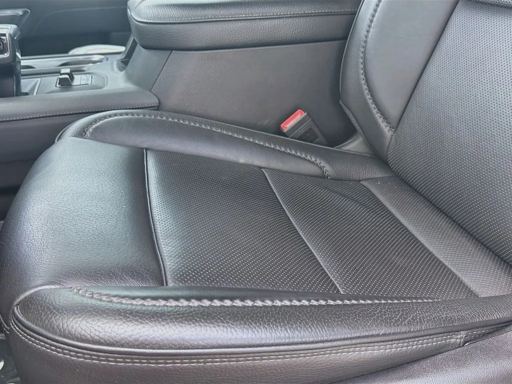 Used 2023 White GMC Denali image 20