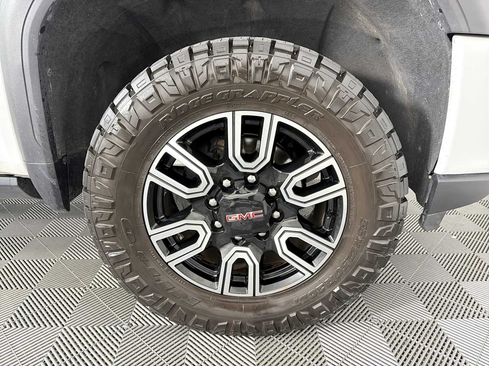 Used 2023 Summit White GMC AT4 image 11