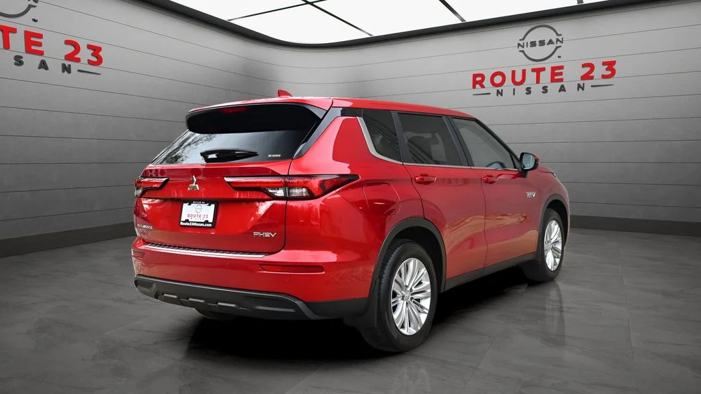 Used 2024 Red Mitsubishi ES image 6