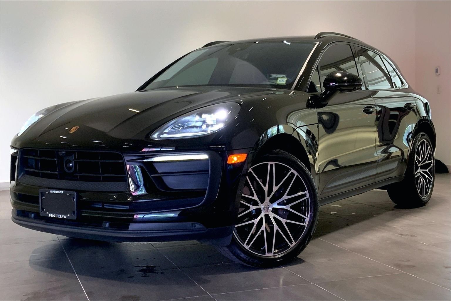 2024 Porsche Macan -'s photo