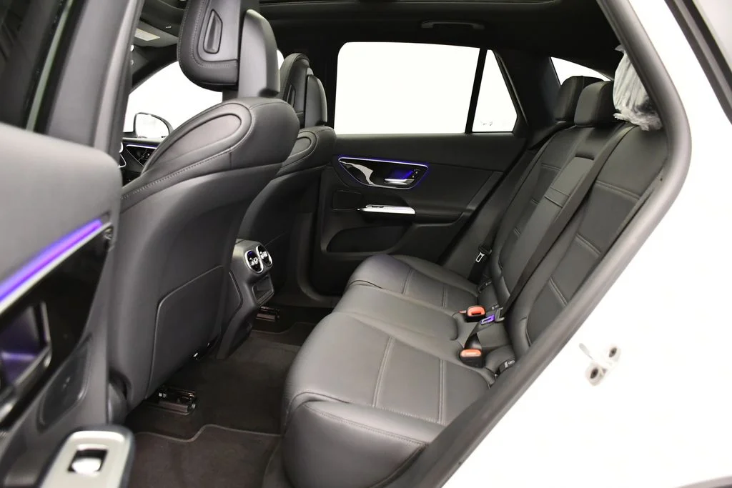 New 2026 Polar White Mercedes-Benz GLC 300 image 41