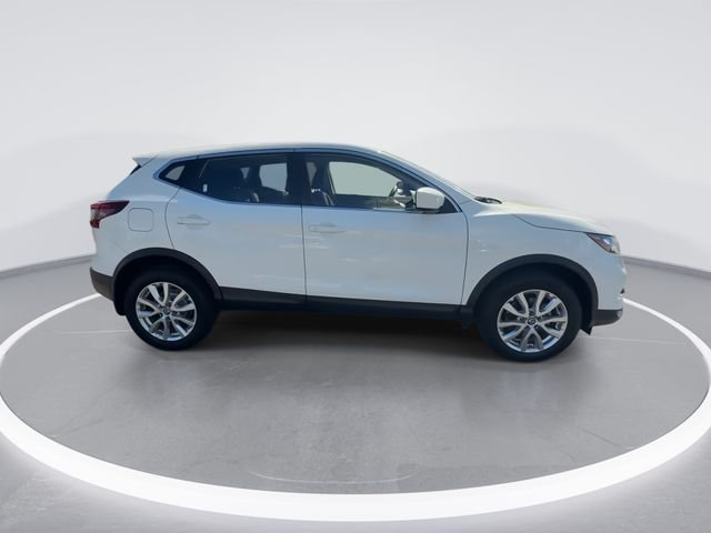 Used 2021 White Nissan S image 9