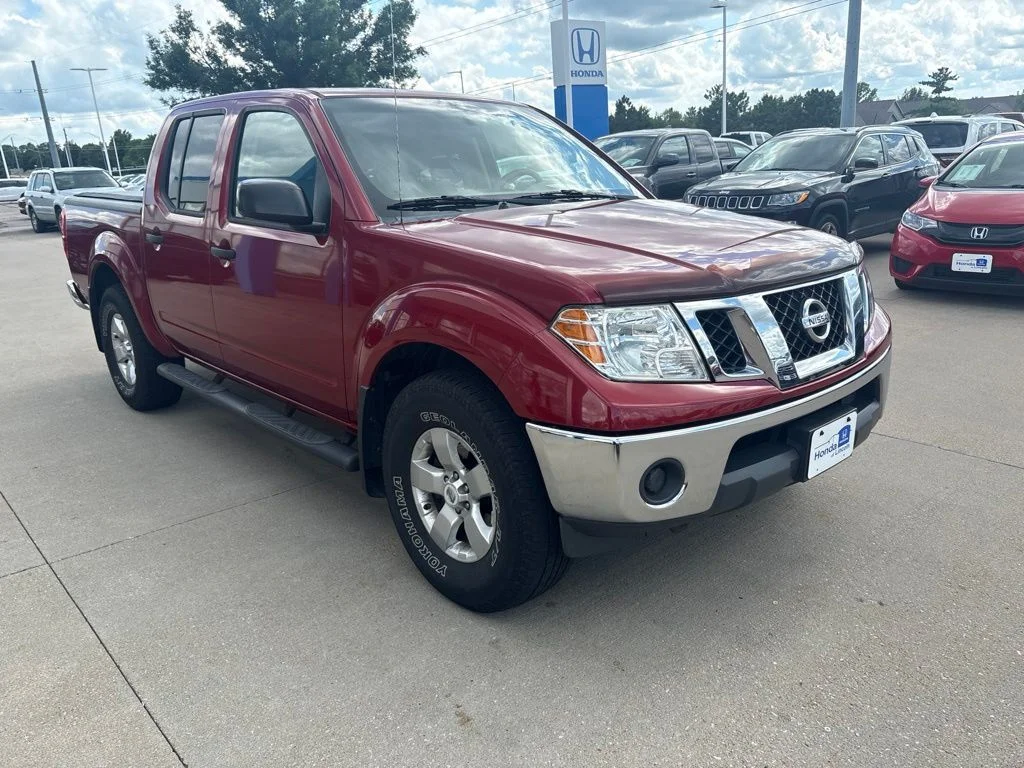 Used 2011 Red Nissan SV image 3