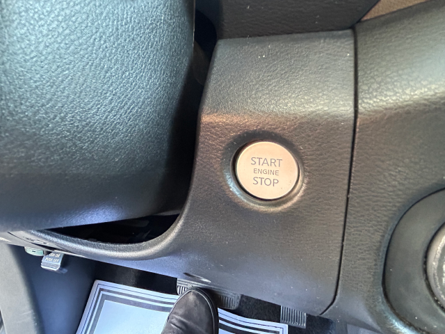 Used 2022 Gray Nissan SV image 27