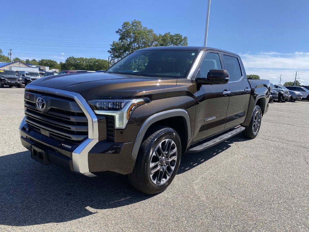 Certified Used 2025  Toyota Limited image 8