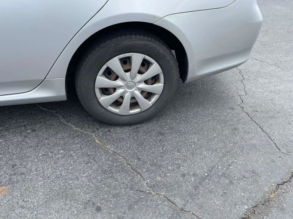 Used 2010 Silver Toyota LE image 12