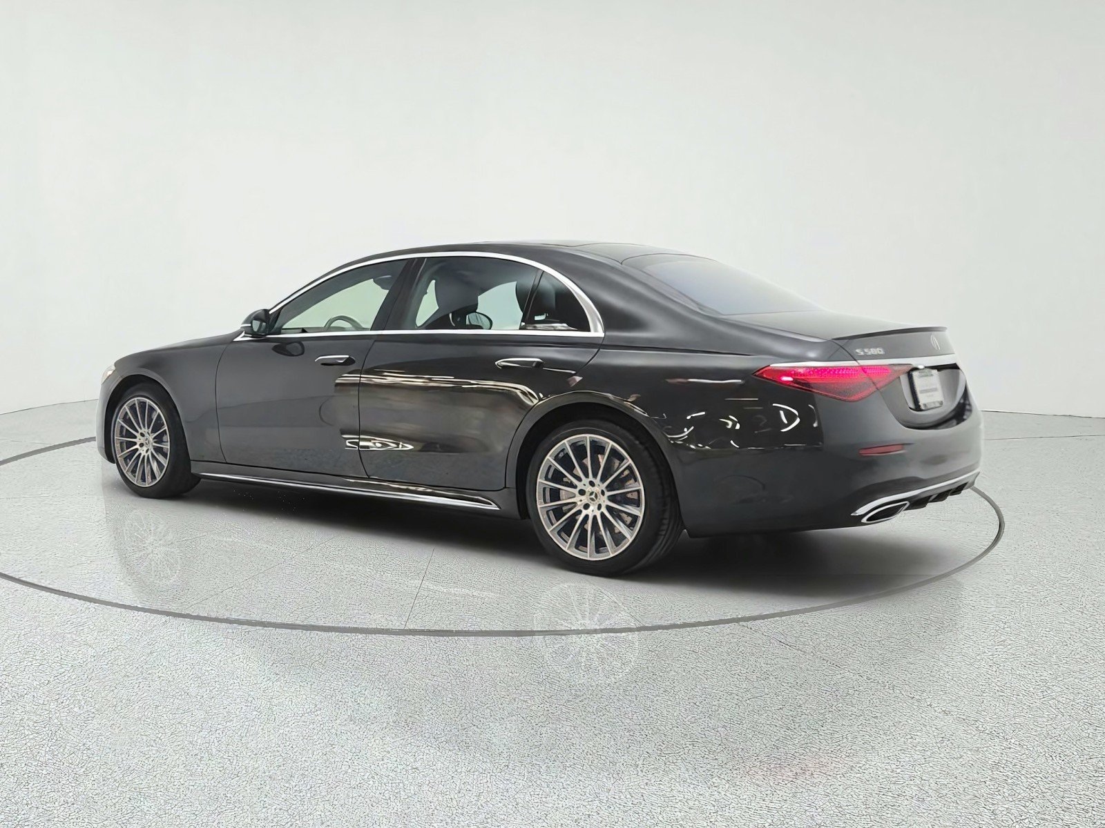 Certified Used 2025 Graphite Grey Metallic Mercedes-Benz S 580 4MATIC® Sedan image 7