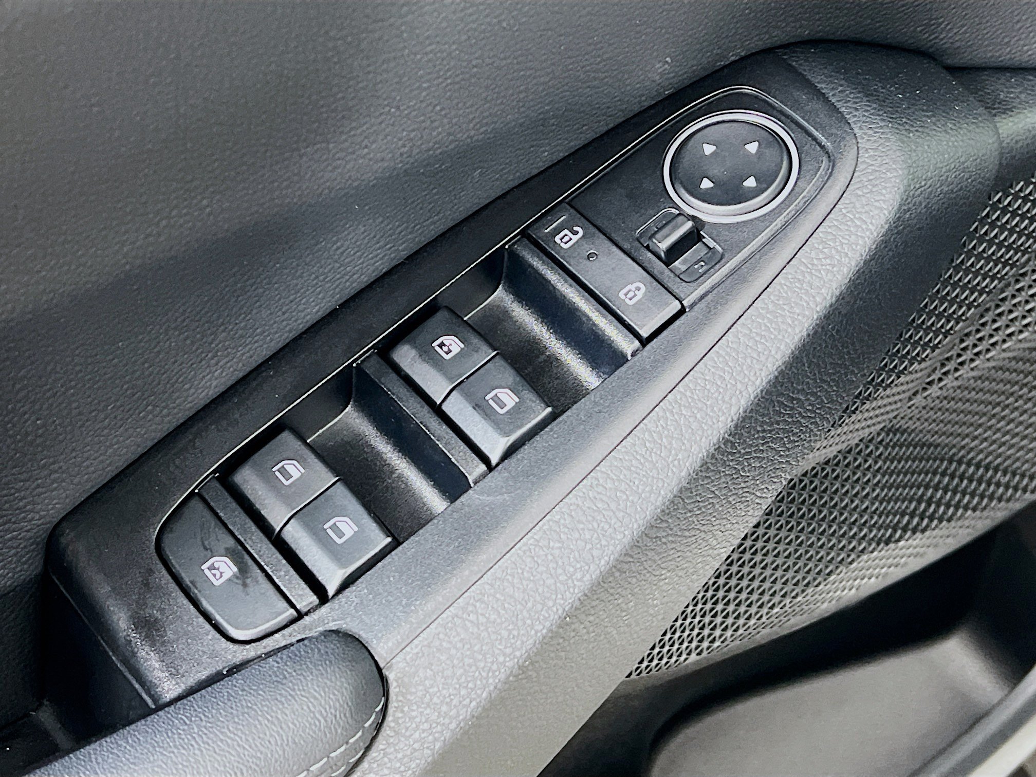 Used 2024 Snow White Pearl Kia EX image 9
