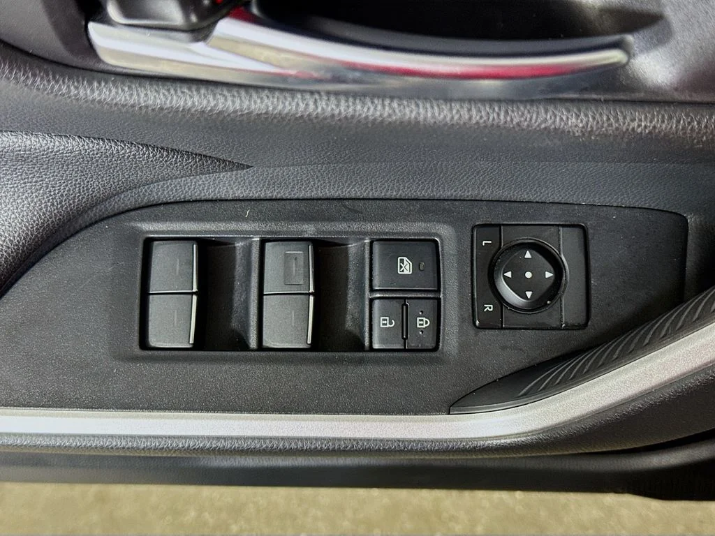 Used 2025 Silver Sky Metallic Toyota Hybrid XLE image 17