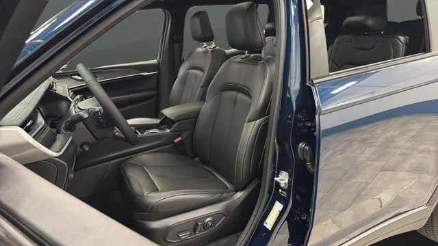 New 2026 Fathom Blue Pearl-Coat Exterior Paint Jeep Limited image 9