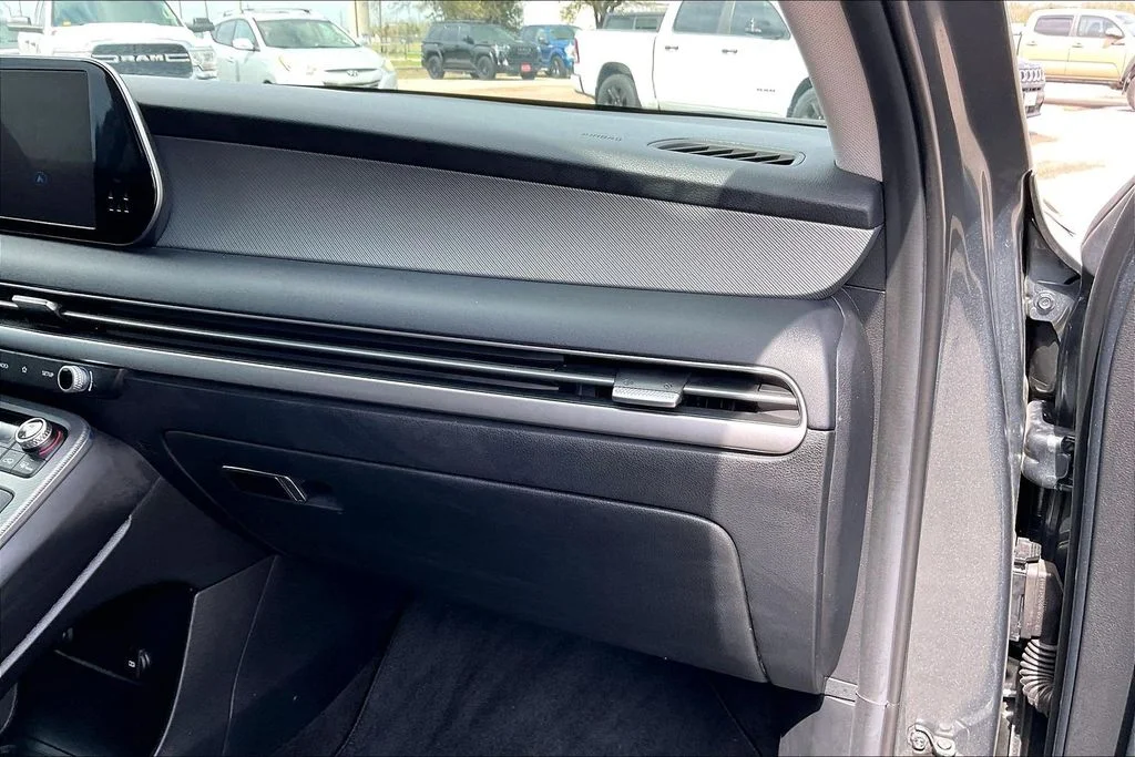 Used 2025 Gray Hyundai SEL image 22