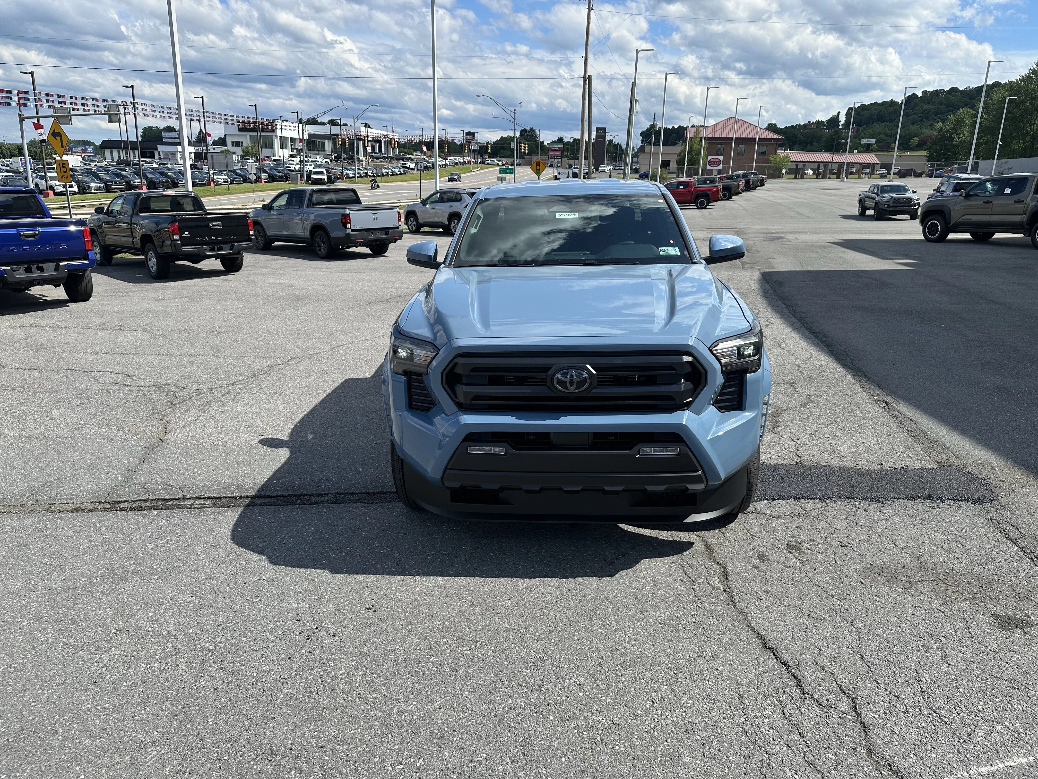 2026 Toyota Tacoma SR5 - Photo 8