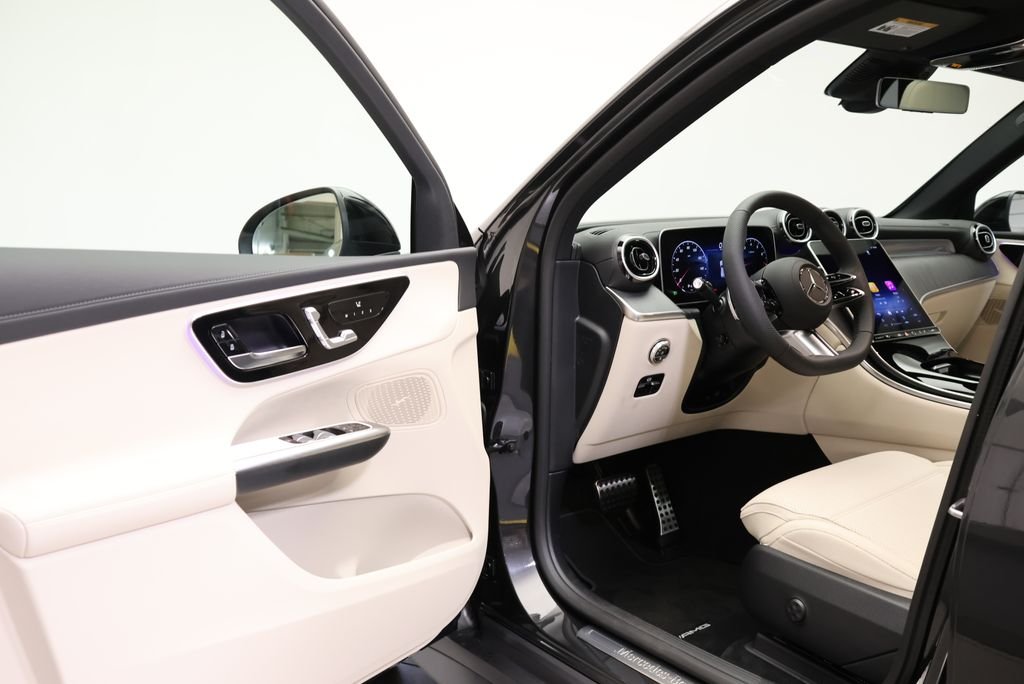 Used 2027  Mercedes-Benz GLC 300 image 34