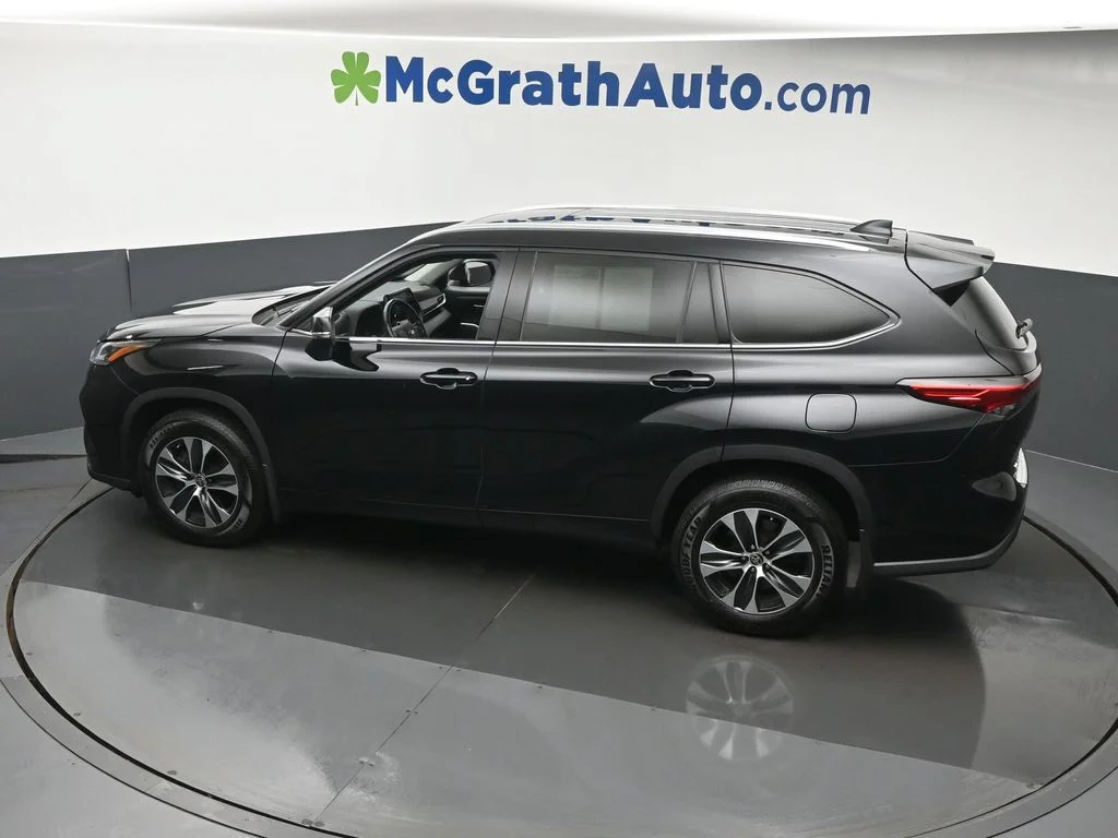 Certified Used 2020 Black Toyota XLE image 27