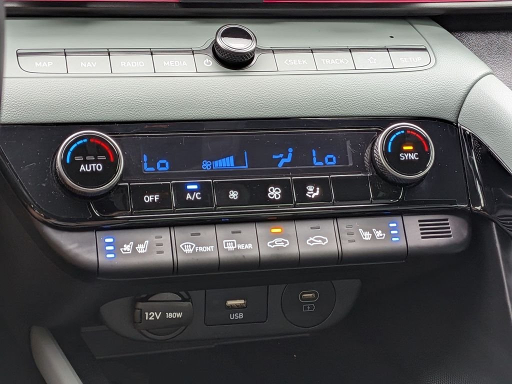 2025 Hyundai Elantra Limited - Photo 20