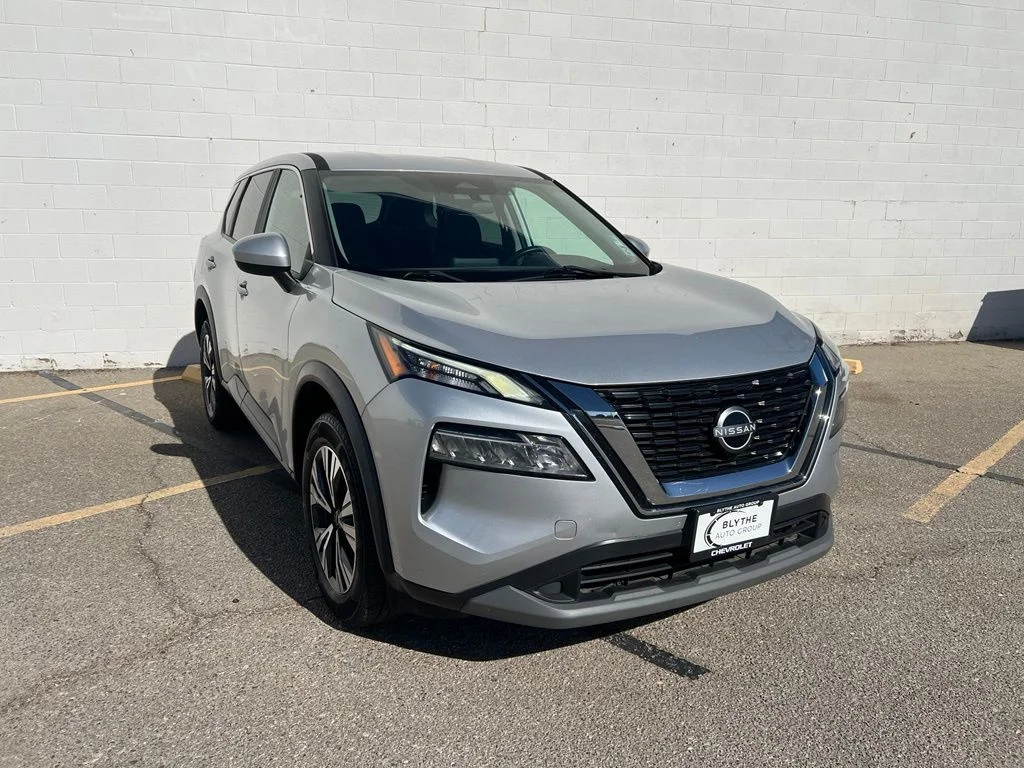 Used 2023 Brilliant Silver Metallic Nissan SV image 10