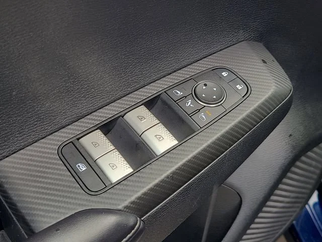 Used 2024 Black Mitsubishi SE image 17