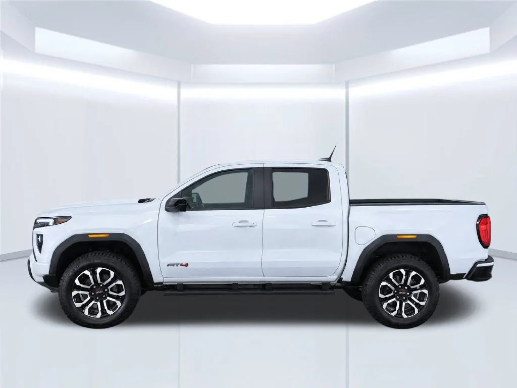 New 2026 White GMC AT4 image 8