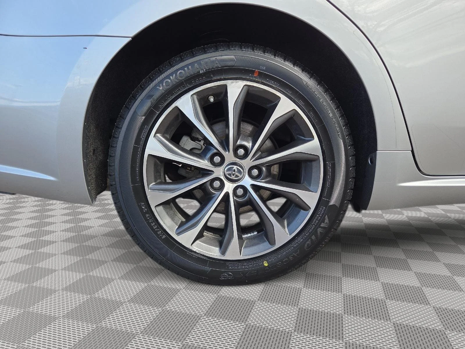 Certified Used 2018 Cosmic Gray Mica Toyota Limited image 13