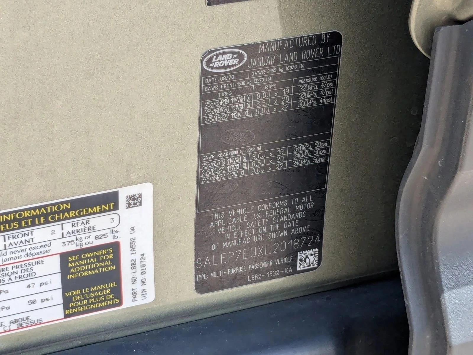 Used 2020 Pangea Green Metallic Land Rover SE image 25