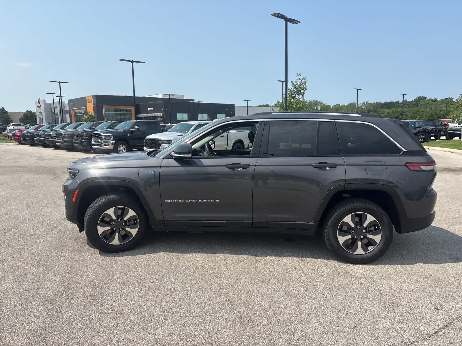 Used 2022 Baltic Gray Metallic Clearcoat Jeep  image 6
