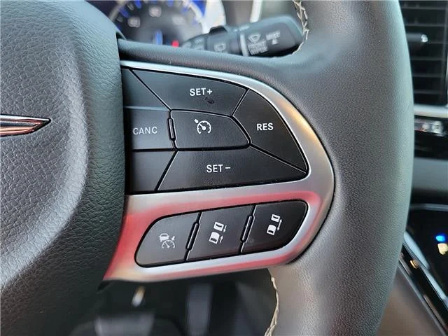 Used 2025 Gray Chrysler Select Front-Wheel Drive Passenger image 20
