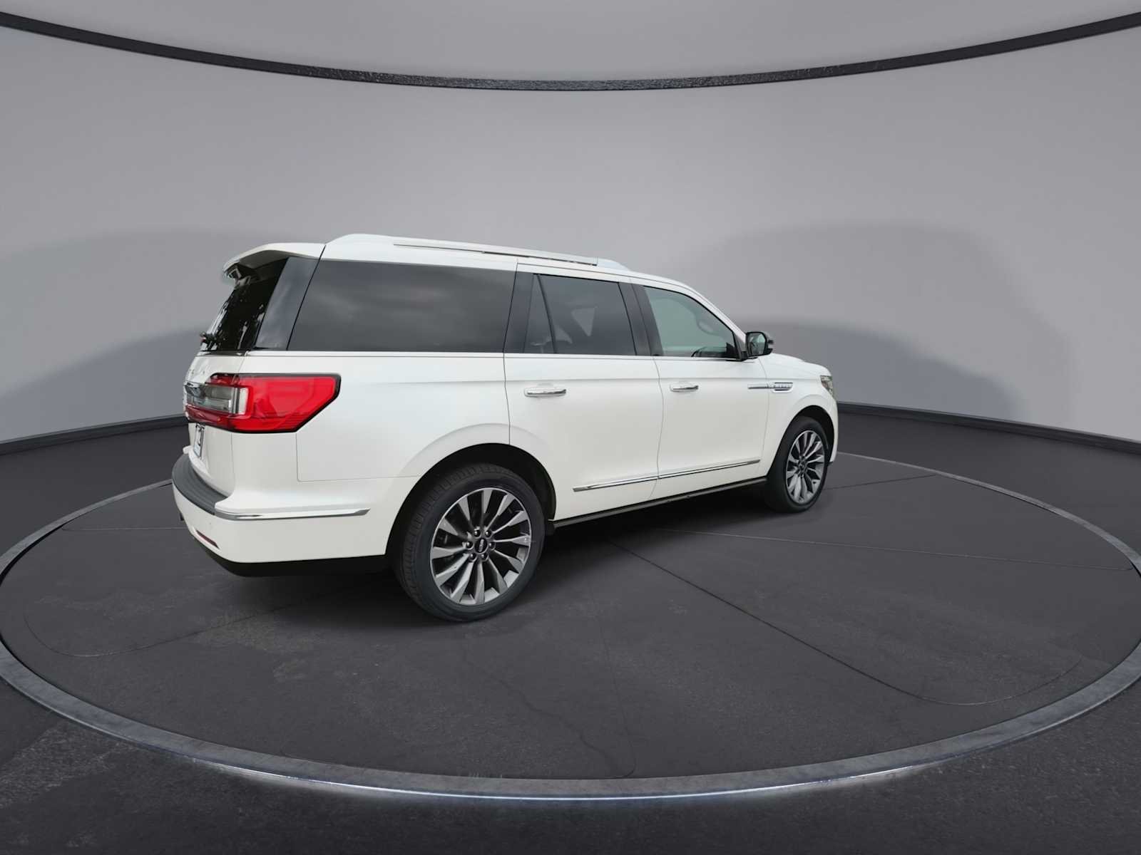 Used 2019 White Platinum Metallic Tri-Coat Lincoln Select image 8