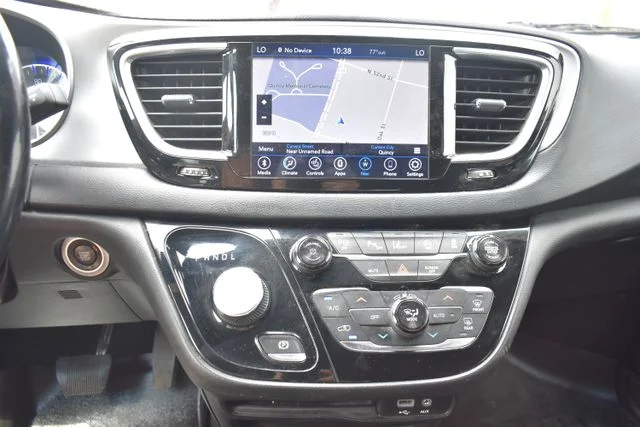 Used 2019 White Chrysler Touring L image 31