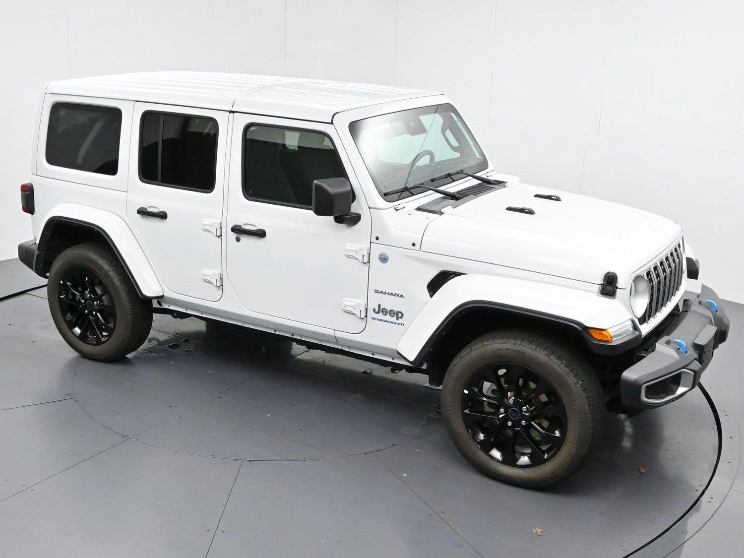 Used 2024 Bright White Clearcoat Jeep Sahara image 36