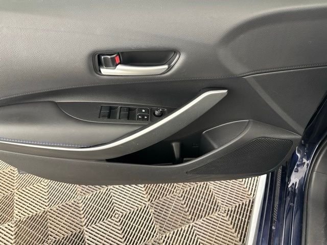 Used 2020  Toyota SE image 22