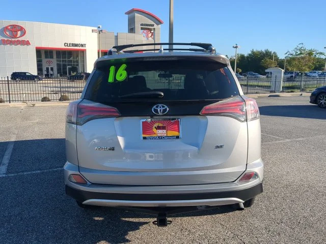 Used 2016 Silver Toyota SE image 5