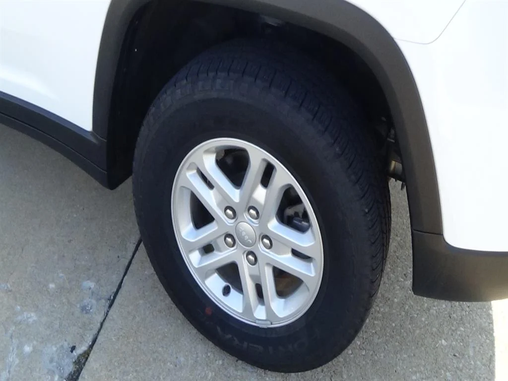 Used 2023 Bright White Clear Coat (pw7) Jeep 4xe image 9