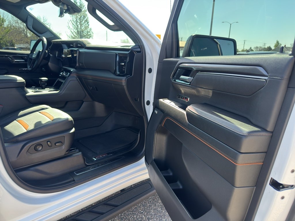 Used 2025 Summit White GMC AT4 image 17