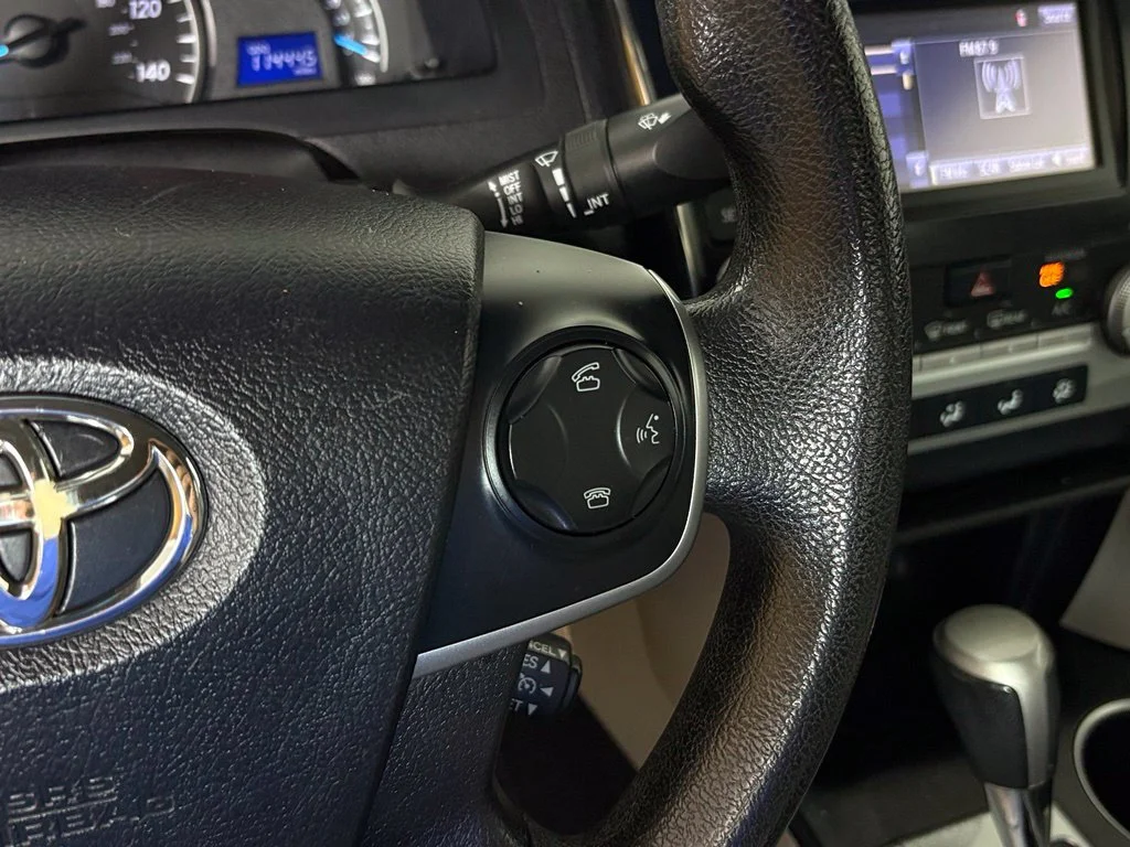 Used 2014 Silver Toyota LE image 19