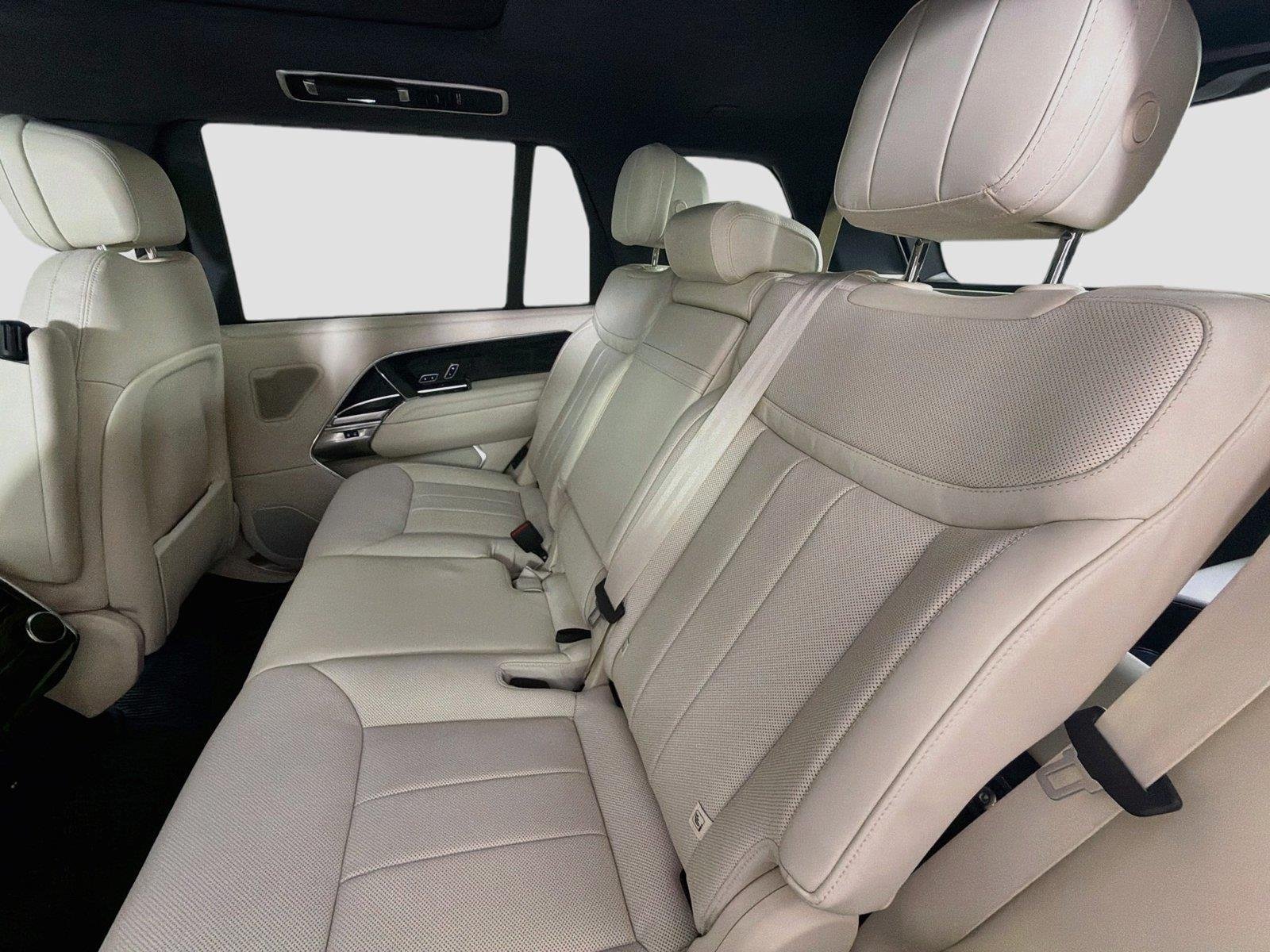 Certified Used 2025 Ethereal Frost Silver SV Bespo Land Rover SE LWB 7 SEATS image 26