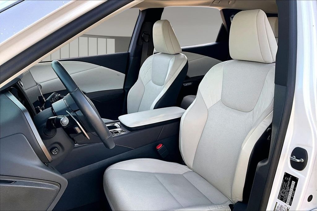 Used 2024 White Lexus 350 Premium image 26
