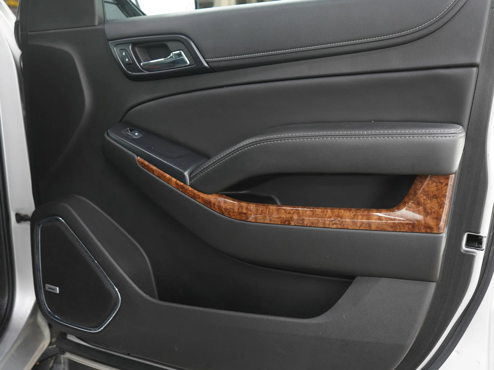 Used 2018 Silver Ice Metallic Chevrolet Premier image 9