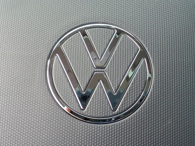 New 2026 Avocado Green Pearl Volkswagen SE w/Technology 4M image 25