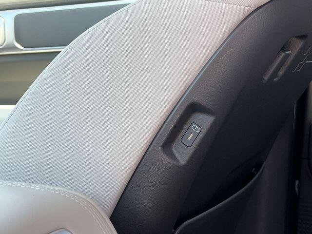 New 2026 White Hyundai SE FWD image 26