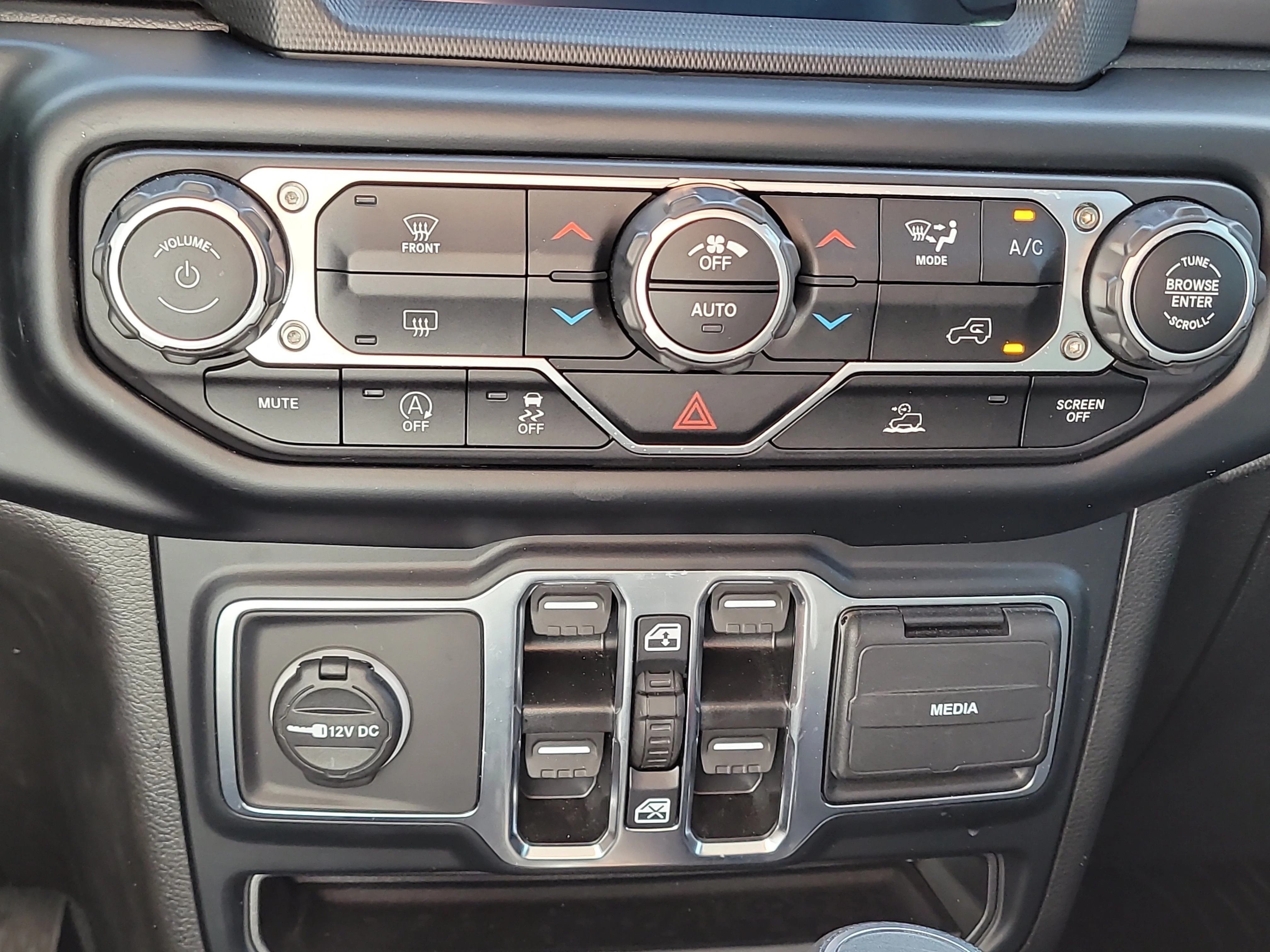 Used 2023 Granite Crystal Metallic Clearcoat Jeep Sport S image 25
